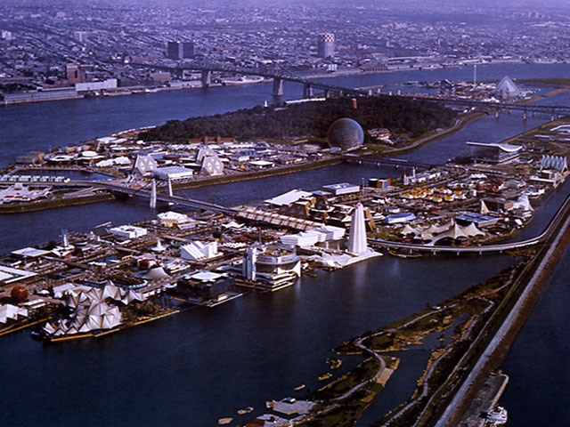 Vue à vol d'oiseau du site de l'Exposition universelle de Montréal en 1967