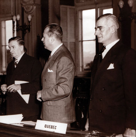 Maurice Duplessis, Paul Sauvé et Antonio Barrette lors de la conférence fédérale-provinciale de Québec en 1950