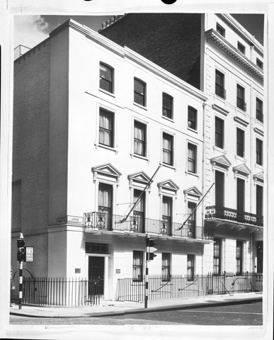 Façade de la Maison du Québec à Londres en 1964