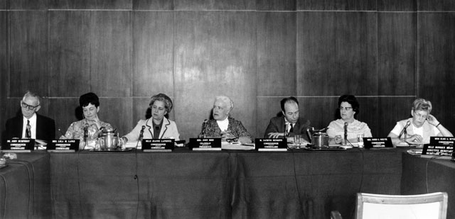 John Peters Humprey, Lola M. Lange, Jeanne Lapointe, Florence Bird, Jacques Henripin, Doris Ogilvie et Elsie Gregory MacGill